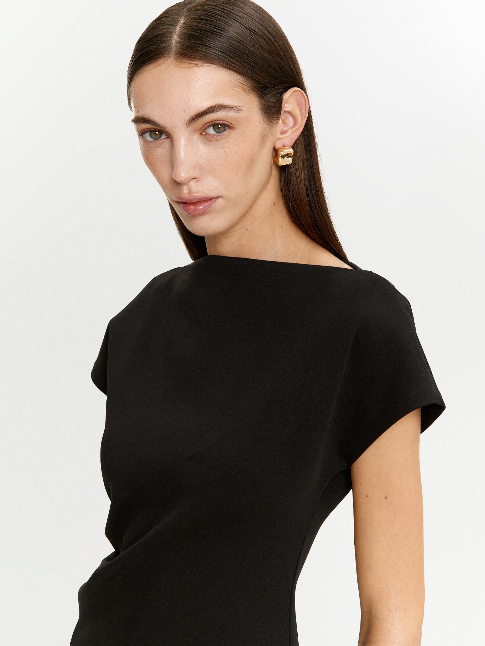 Платье приталенного кроя